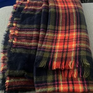 BLANKET SIZE WEAP/SCARF NWOT